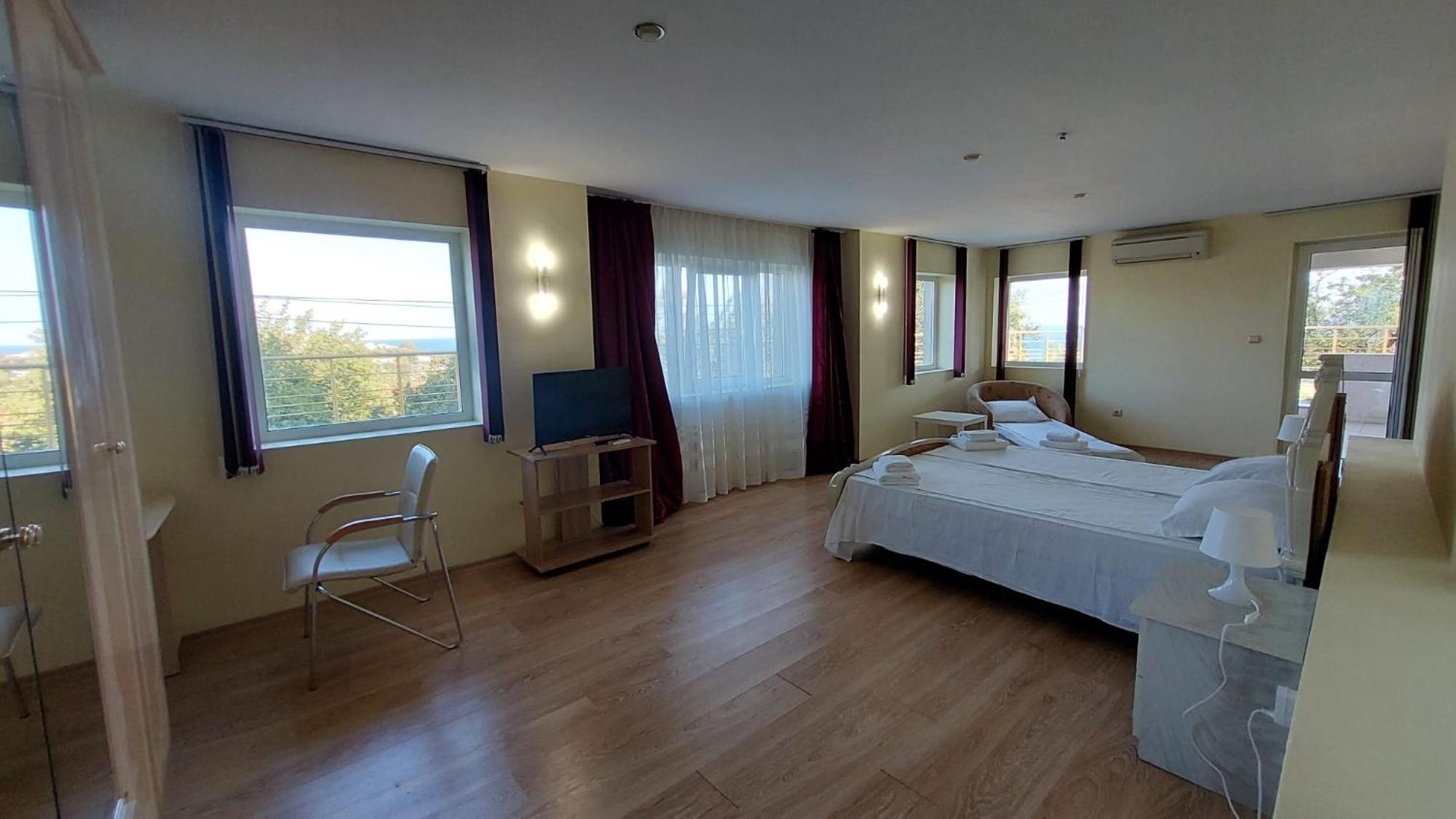 Quartz Hotels Varna Briz Exterior photo